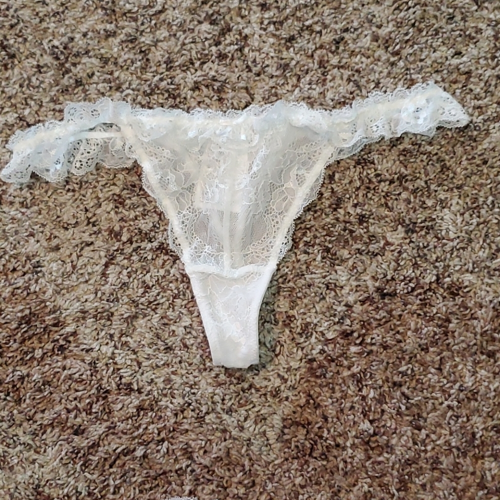 💜2 pair white lace thong